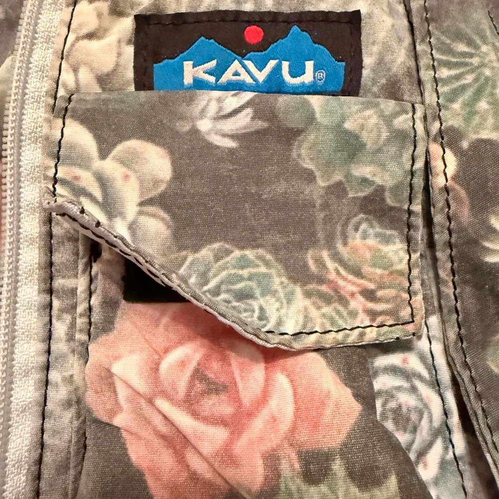 Kavu Succulent Sling Bag - Gray and Green - Picture 3 of 3